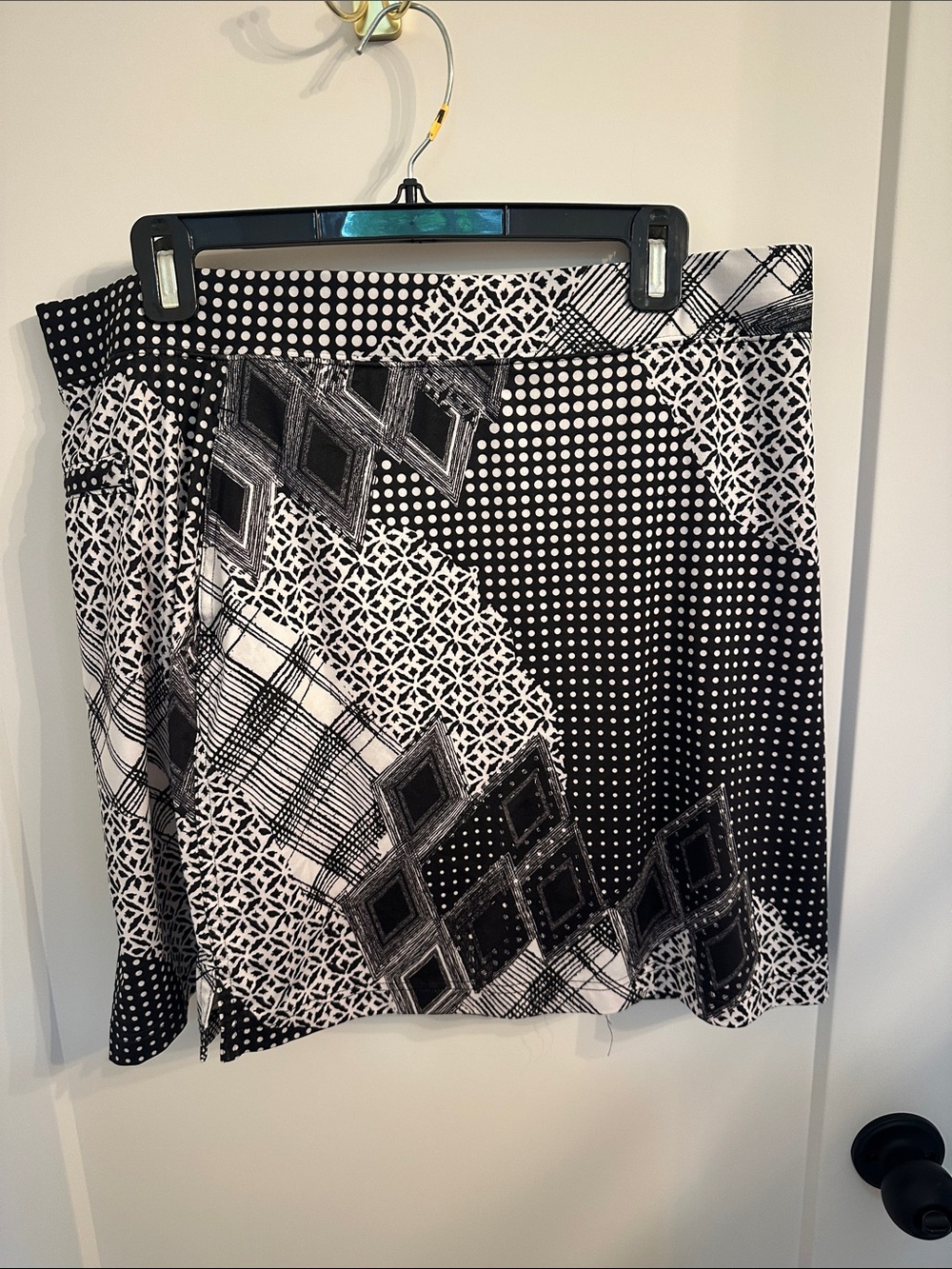 Callaway Black & White Mixed-Pattern Skort